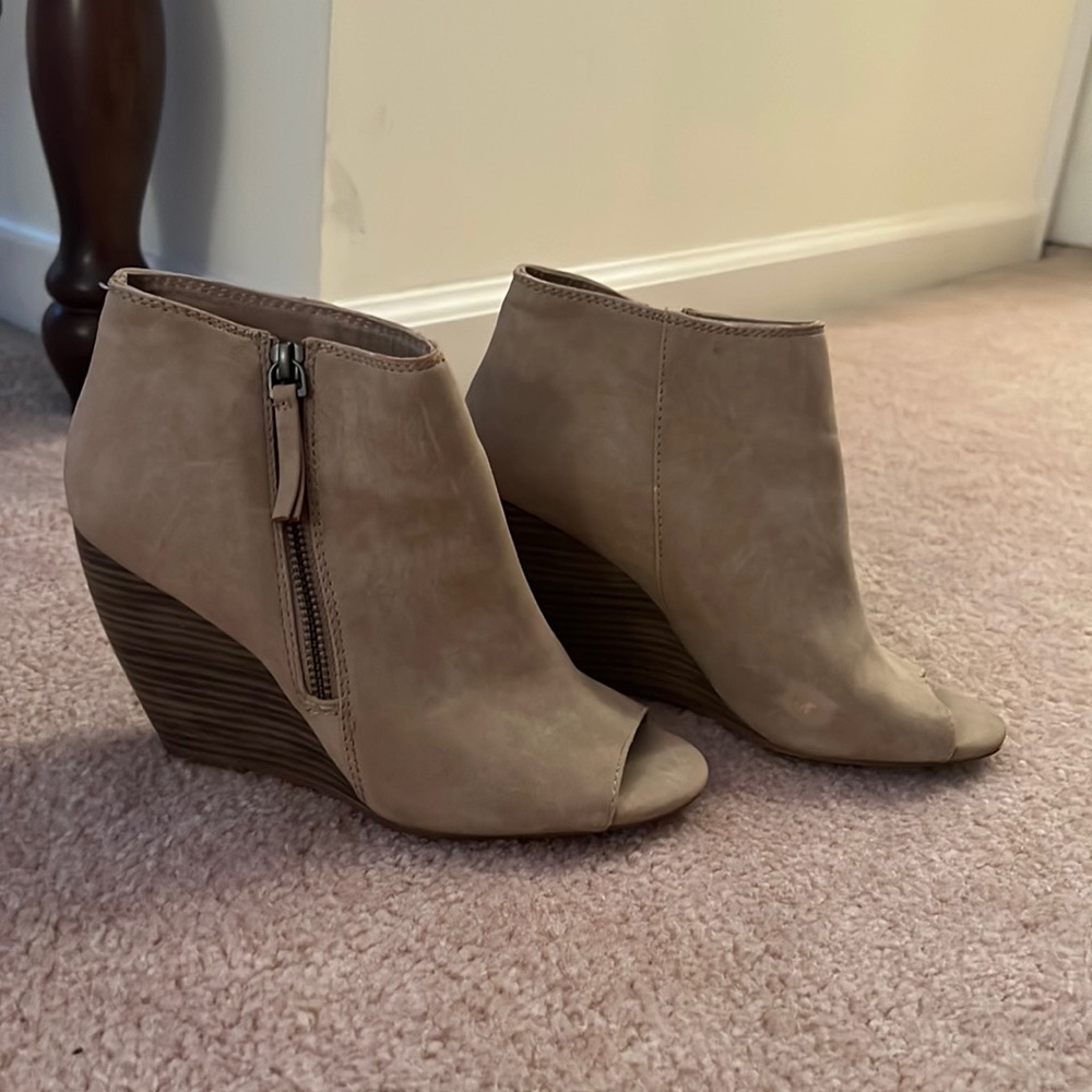 Tan open toe heels 6.5